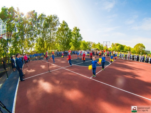 В Максимовке открылась многофункциональная спортивная площадка