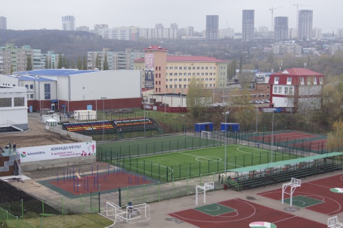 Завершается строительство универсальной спортивной площадки на базе ДЮСШ №32