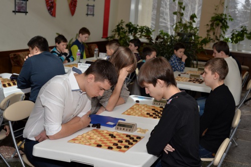 Уфимские спортсмены принимают участие в молодежном Первенстве России по международным шашкам.