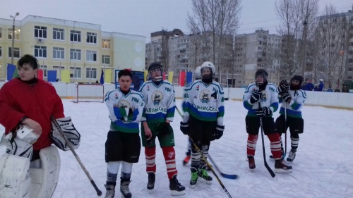 В Октябрьском районе Уфы завершился дворовый турнир по хоккею