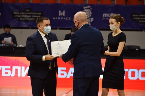 Председатель федерации баскетбола Башкортостана и генеральный директор баскетбольного клуба «Уфимец» награждены почетными грамотами Администрации Уфы