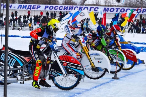 На стадионе «Строитель» проходит Чемпионат Европы по мотогонкам на льду