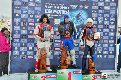 Николай Красников победил в Чемпионате Европы по мотогонкам на льду